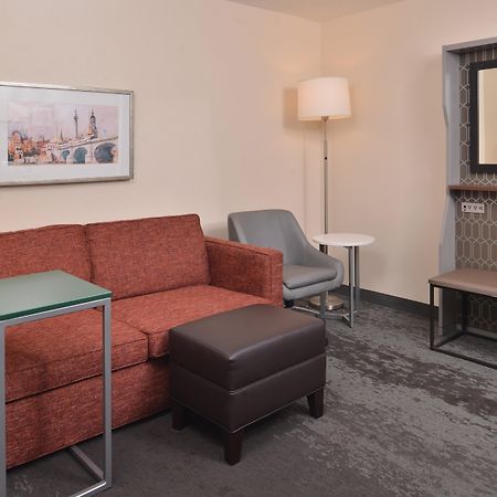 Holiday Inn & Suites Raleigh Cary By Ihg Esterno foto