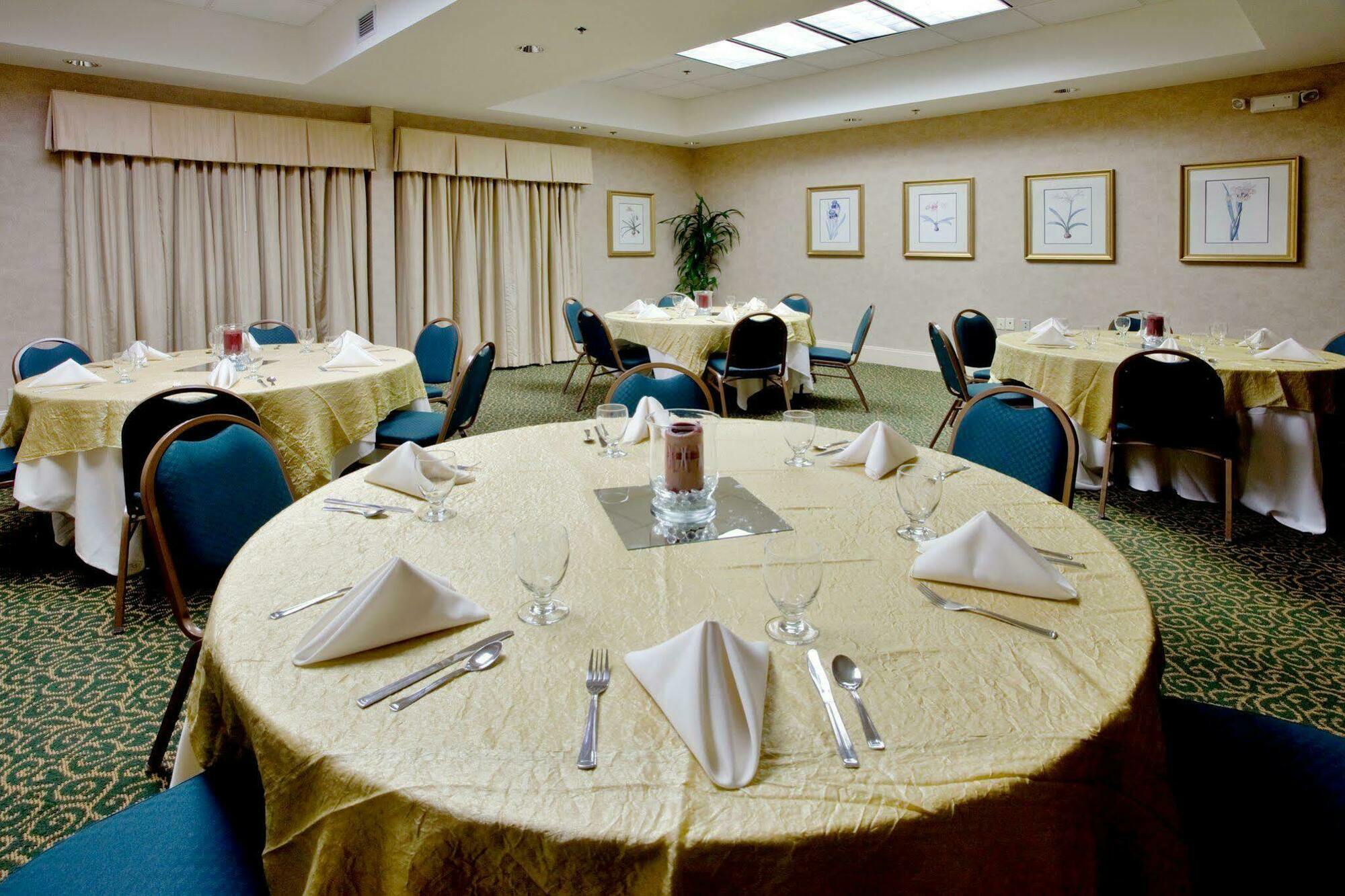 Holiday Inn & Suites Raleigh Cary By Ihg Ristorante foto