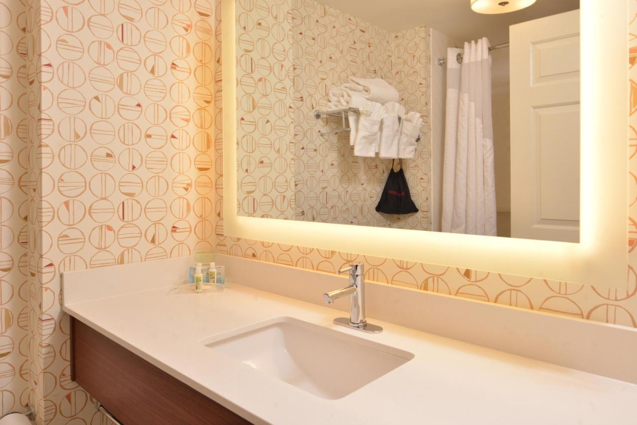 Holiday Inn & Suites Raleigh Cary By Ihg Esterno foto